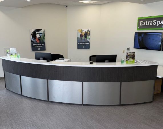Extra Space Storage - 3860 - Milwaukee - Capitol Dr - 532 East Capitol Drive