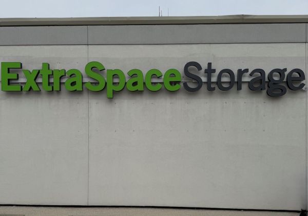 Extra Space Storage - 3860 - Milwaukee - Capitol Dr - 532 East Capitol Drive