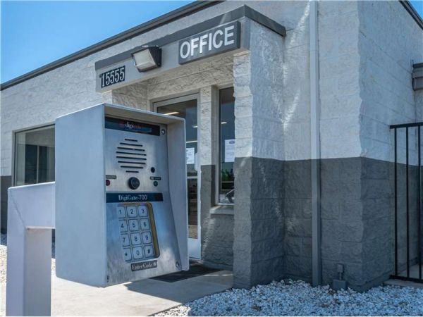 Extra Space Storage - 1489 - Victorville - Yates Rd - 15555 Yates Road