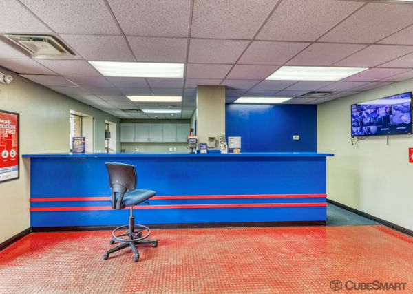 CubeSmart Self Storage NJ Aberdeen Township Cliffwood Ave West - 268 Cliffwood Avenue West