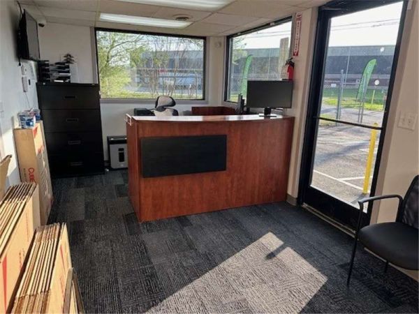 Extra Space Storage - 6456 - Portland - Davis St - 123 Davis Street