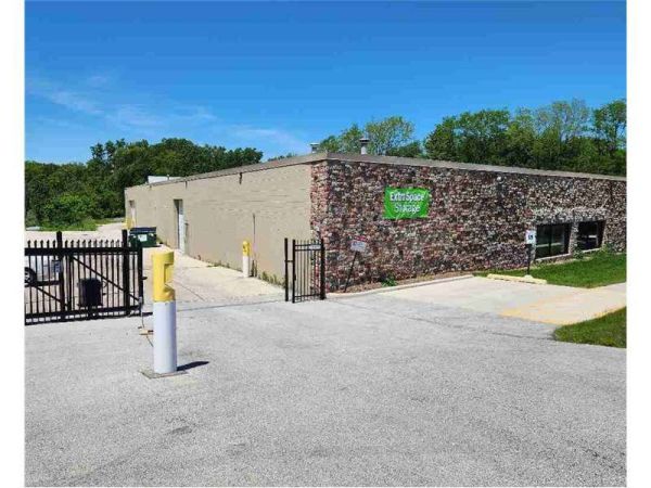 Extra Space Storage - 6443 - Brookfield - N Calhoun Rd - 2735 North Calhoun Road