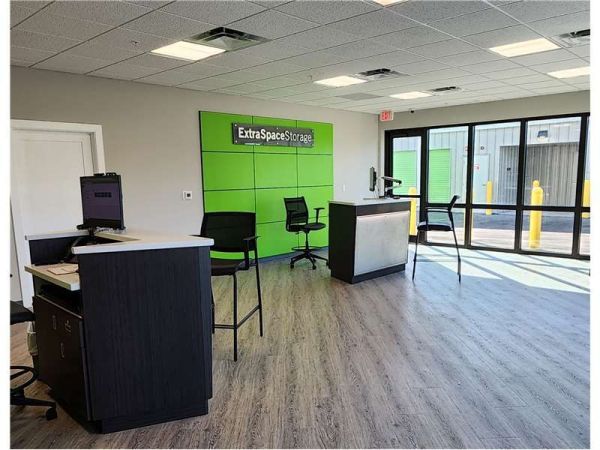 Extra Space Storage - 7977 - Fort Myers - Convenience Way - 15260 Convenience Way