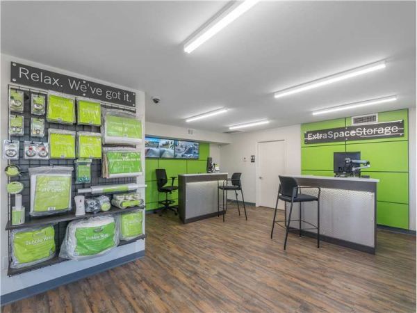Extra Space Storage - 8787 - Phoenix - Thomas Rd - 2816 West Thomas Road