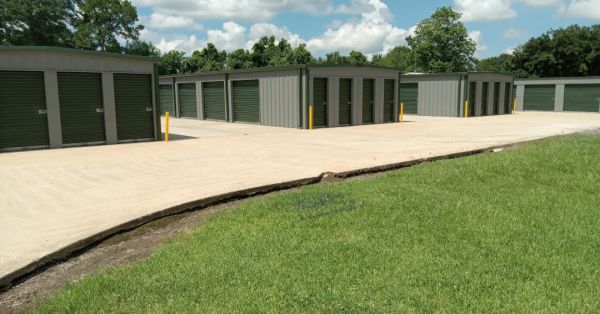 Pelican Lock Storage - 1812 East Villien Avenue