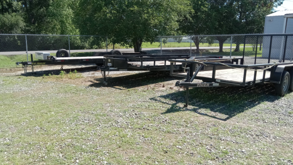 Pelican Lock Storage - 1812 East Villien Avenue
