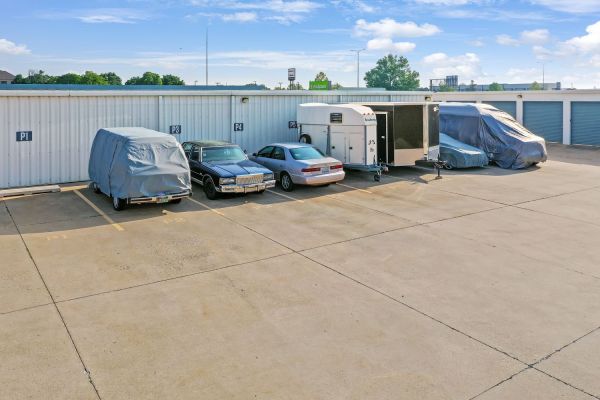 Extra Space Storage - 7648 - Champaign - Kenyon Rd - Annex - 611 West Kenyon Road