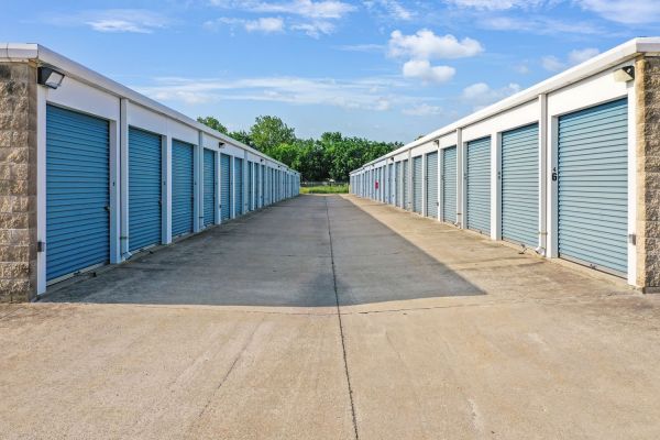 Extra Space Storage - 7648 - Champaign - Kenyon Rd - Annex - 611 West Kenyon Road