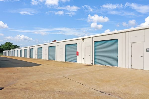 Extra Space Storage - 7648 - Champaign - Kenyon Rd - Annex - 611 West Kenyon Road