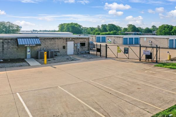 Extra Space Storage - 7648 - Champaign - Kenyon Rd - Annex - 611 West Kenyon Road