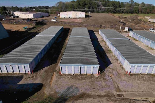 American Premier Storage - 2141 Woodland Way, Jackson, MS 39209 - 2141 Woodland Way