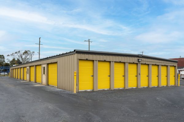 Devon Self Storage Greensboro, North Carolina - 118 Stage Coach Trail