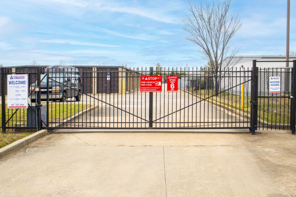 Devon Self Storage - 9206 - RIDGELAND - 130 Centre Street
