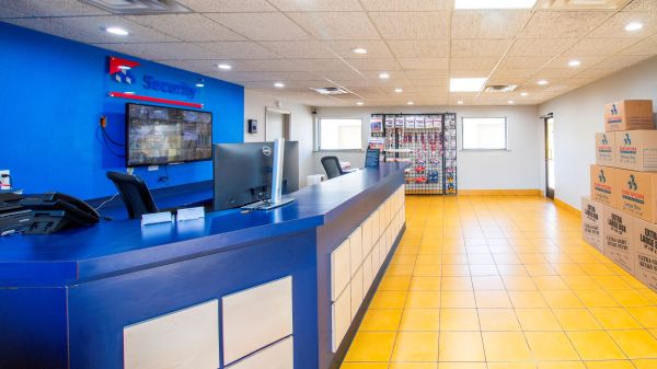Devon Self Storage - 9207 - RICHARDSON - 140 Centennial Boulevard