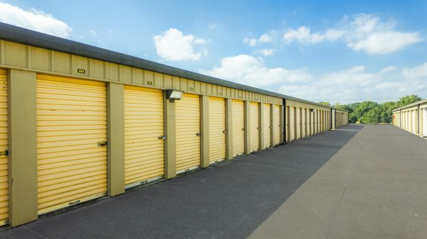 Devon Self Storage - 9214 - 2860 EVANGELINE - 2860 Northeast Evangeline Throughway