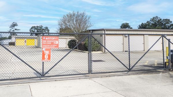 Devon Self Storage - 9214 - 2860 EVANGELINE - 2860 Northeast Evangeline Throughway