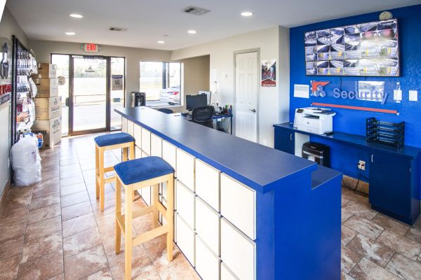 Devon Self Storage - 9219 - PINEHURST - 32777 Texas 249