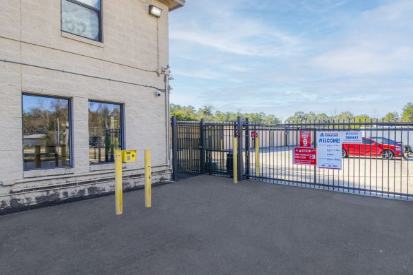 Devon Self Storage - 9219 - PINEHURST - 32777 Texas 249