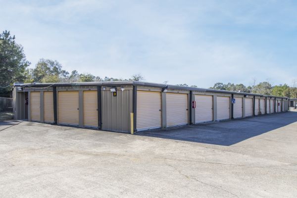 Devon Self Storage - 9219 - PINEHURST - 32777 Texas 249