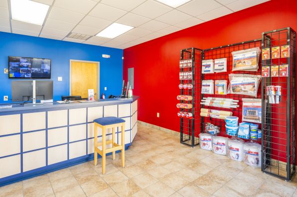 Devon Self Storage Greensboro, North Carolina - 4207 Hilltop Road