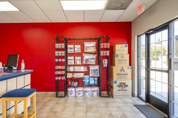 Devon Self Storage Greensboro, North Carolina - 4207 Hilltop Road