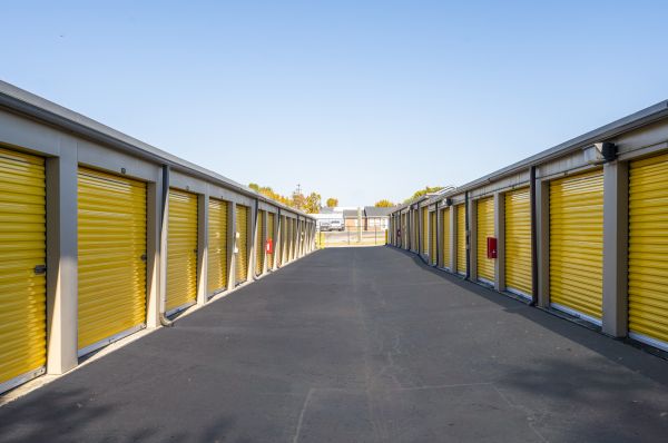 Devon Self Storage Greensboro, North Carolina - 4207 Hilltop Road