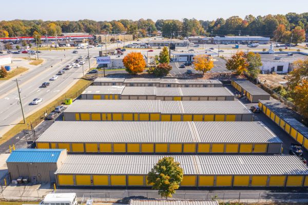Devon Self Storage Greensboro, North Carolina - 4207 Hilltop Road