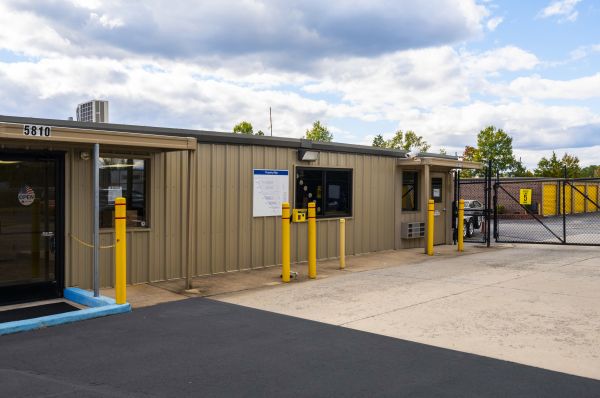 Devon Self Storage - 9229 - GATE CITY - 5810 West Gate City Boulevard