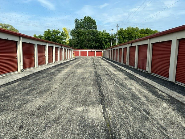 Storage Rentals of America - Milwaukee - N. Teutonia Ave. - 6980 North Teutonia Avenue