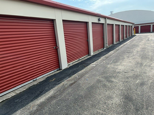 Storage Rentals of America - Milwaukee - N. Teutonia Ave. - 6980 North Teutonia Avenue