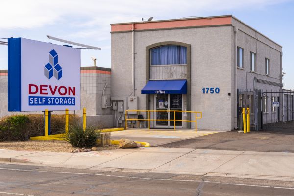 Devon Self Storage - 9247 - COUNTRY CLUB DR - 1750 North Country Club Drive