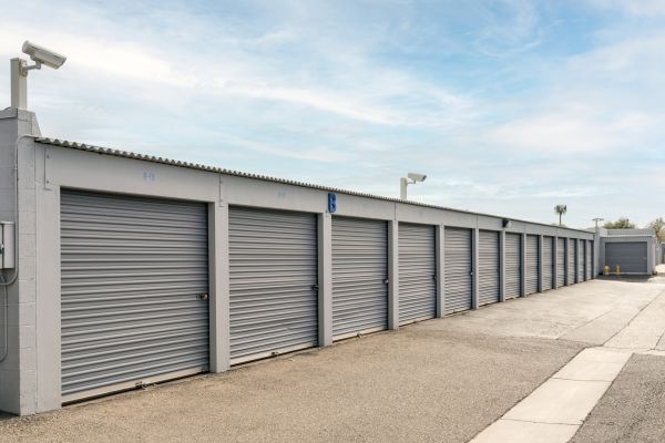 Devon Self Storage - 9247 - COUNTRY CLUB DR - 1750 North Country Club Drive
