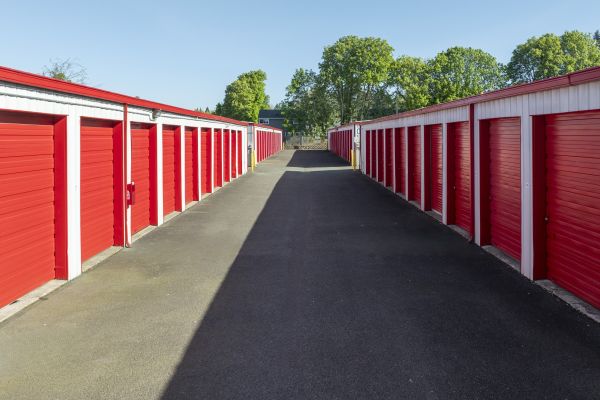 Devon Self Storage - 9249 - KAUFFMAN AVE - 2900 Kauffman Avenue