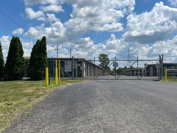 Lima Self Storage - 2466 N Cable Rd