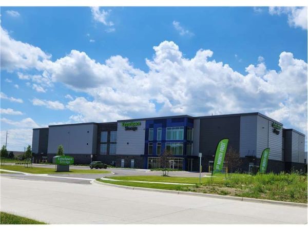 Extra Space Storage - 7705 - Macomb - Executive Dr - 50801 Executive Drive