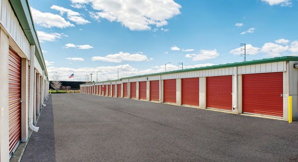 StorageMart - Butterfield Rd - 5979 Butterfield Road