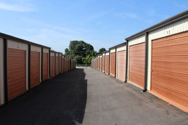 Lowndes Hill Road Self Storage - 15 Watson Aviation Road