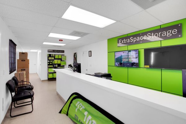 Extra Space Storage - 6507 - Hesperia - Bear Valley Rd - 18435 Bear Valley Road