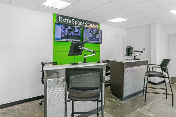 Extra Space Storage - 6523 - Englewood - 730 N Indiana Ave - 728 North Indiana Avenue