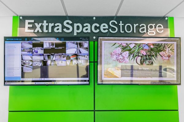 Extra Space Storage - 6523 - Englewood - 730 N Indiana Ave - 728 North Indiana Avenue