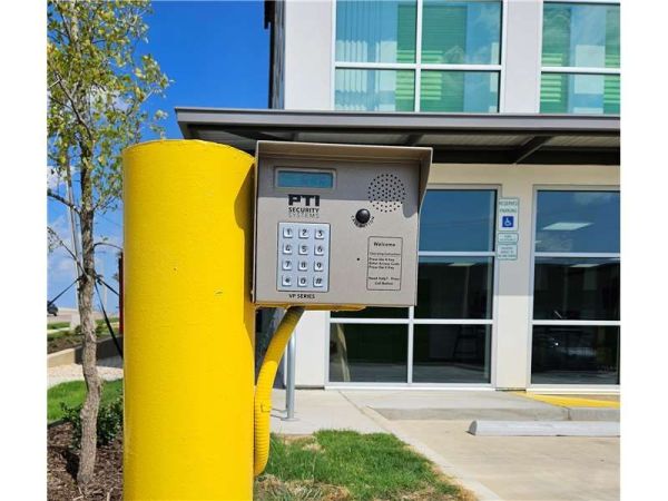 Extra Space Storage - 6351 - Fort Worth - SW Loop 820 - 3885 Southwest Loop 820
