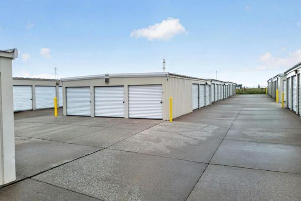 StorageMart - SW 37th St - 775 Sw 37th St