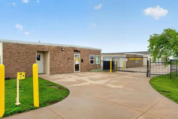 StorageMart - SW 37th St - 775 Sw 37th St
