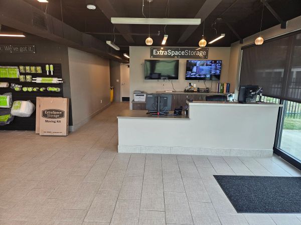 Extra Space Storage - 6563 - Louisville - 4401 Bardstown Rd - 4401 Bardstown Road