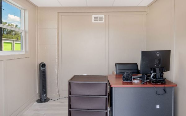 Space Shop Self Storage - Lakeland Annex 1 - 2326 West Memorial Boulevard