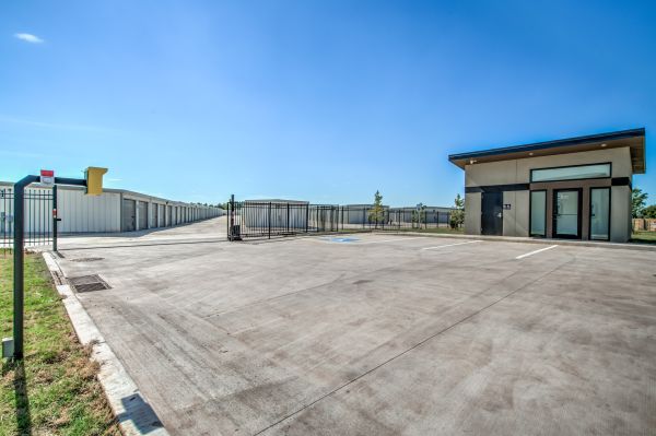 Modern Day Storage - 14001 Northwood Drive