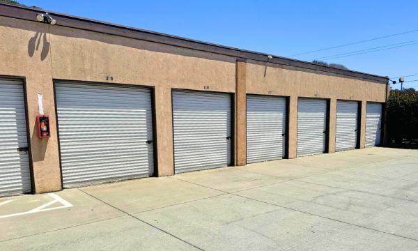 Gateway Storage - 125 Lombard Road