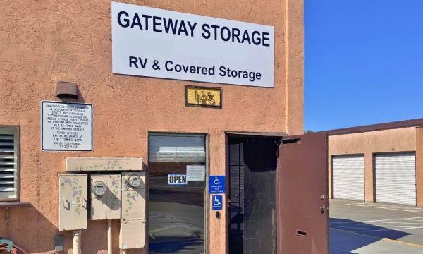 Gateway Storage - 125 Lombard Road