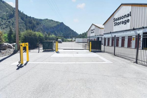 StorageMart - US-6 & I-70 - 41458 U.S. 6