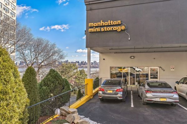 Manhattan Mini Storage - River Rd - 6700 River Road